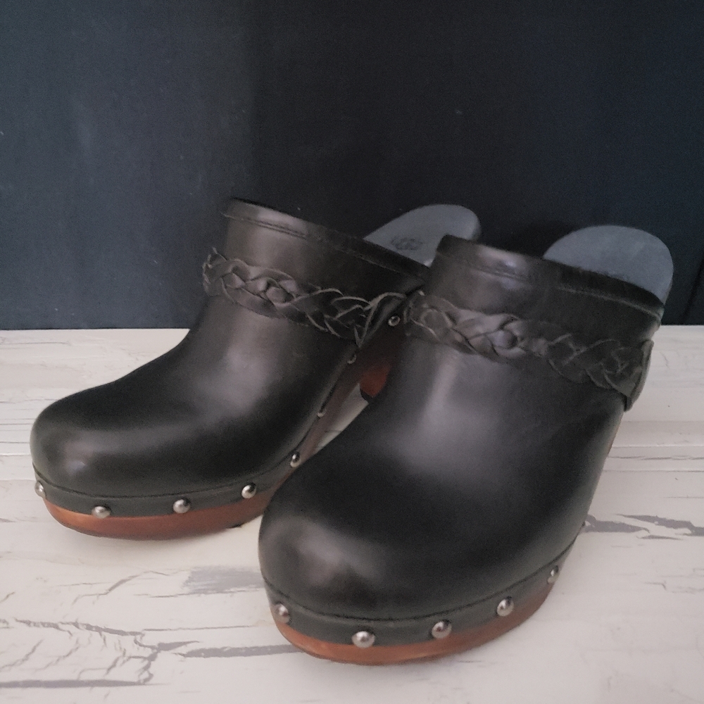 UGG 'Kaylee' Clogs style 3206 in Black - Women's size 7